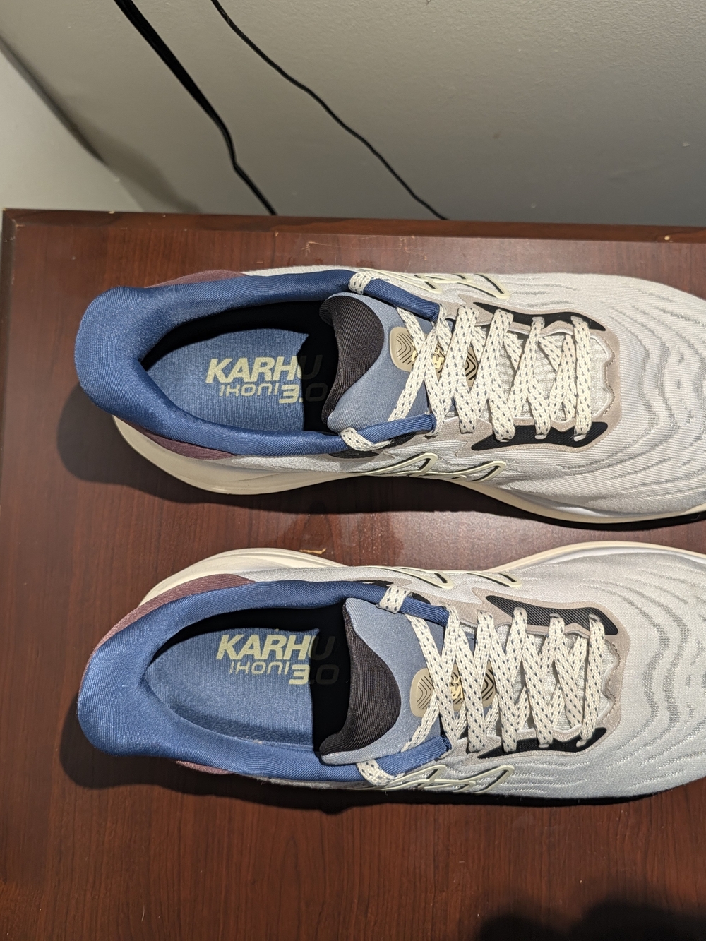 Karhu Men's Athletic Running Shoes in Light Gray and Blue